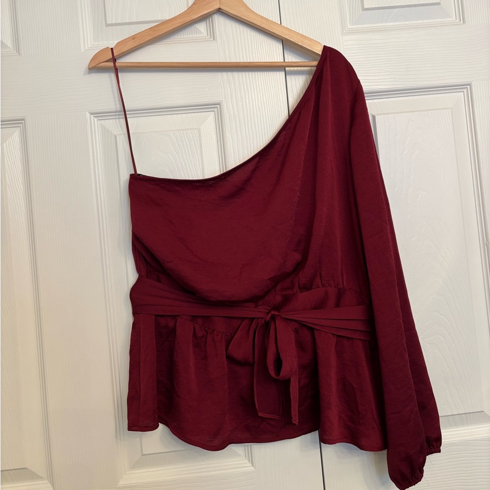 Express One-Shoulder Long Sleeve Top in Burgundy